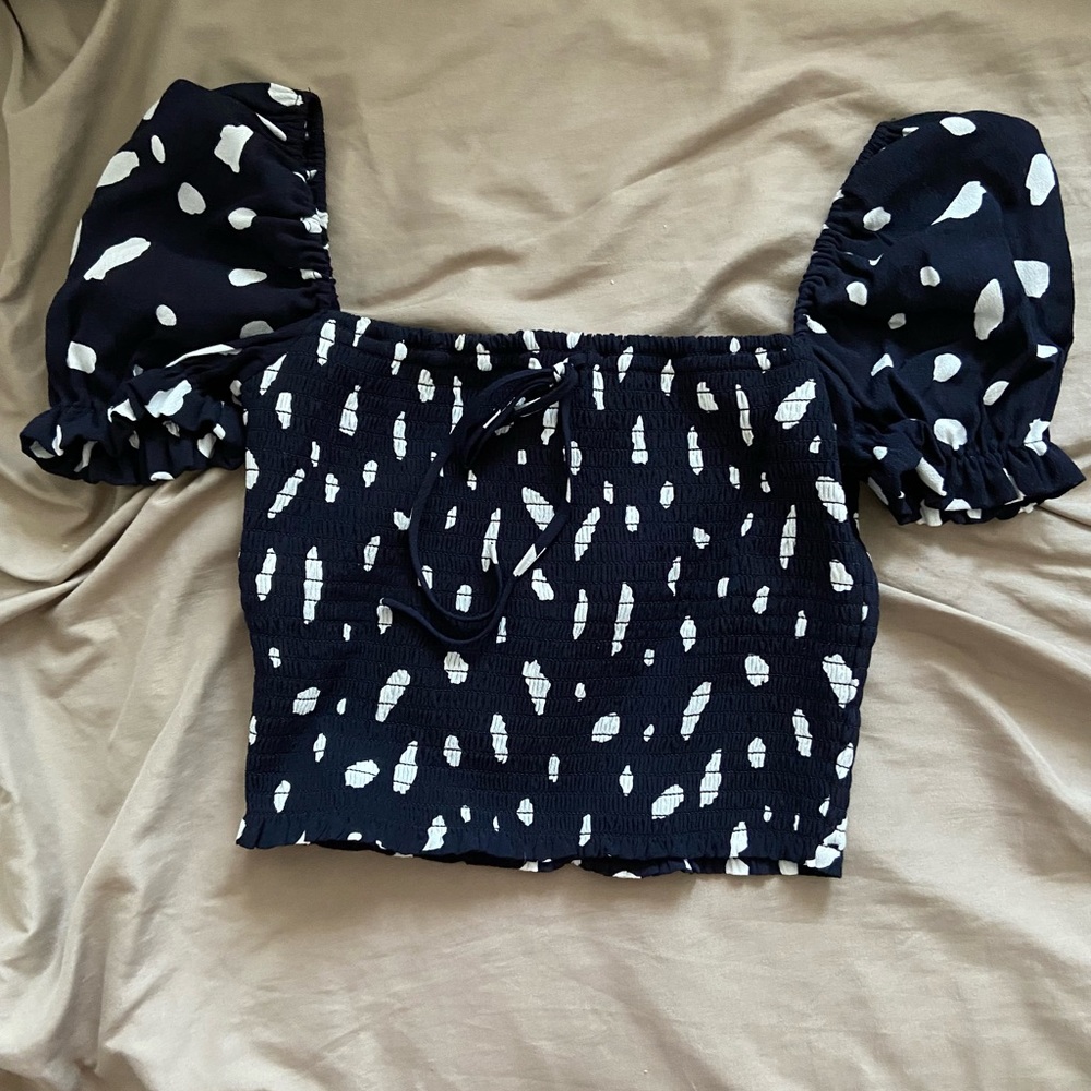 Aritzia Wilfred Polka Dot Smocked Puff Sleeve Crop Top